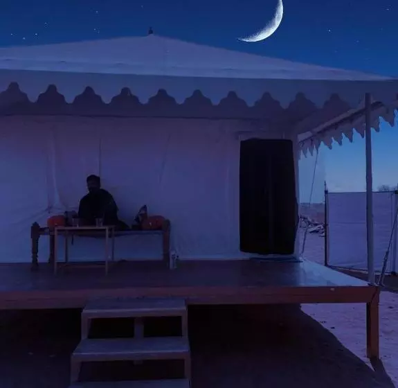 リゾートホテル Rising Star Desert Camp