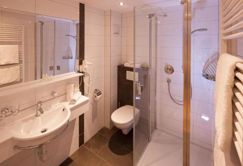 ホテル Dorfgasthof Adler