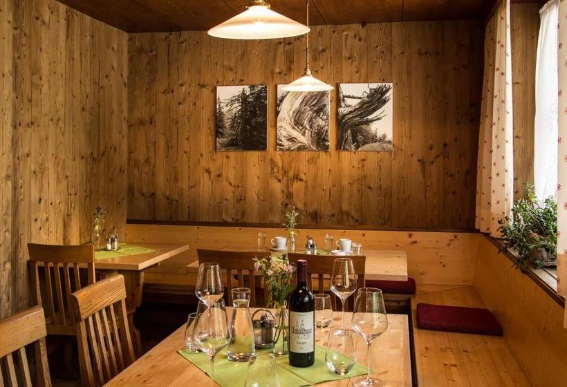 ホテル Dorfgasthof Adler