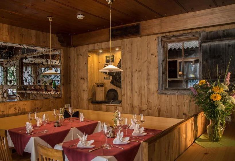 ホテル Dorfgasthof Adler