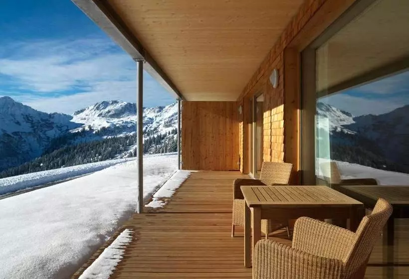هتل Appartementhaus Schesaplana