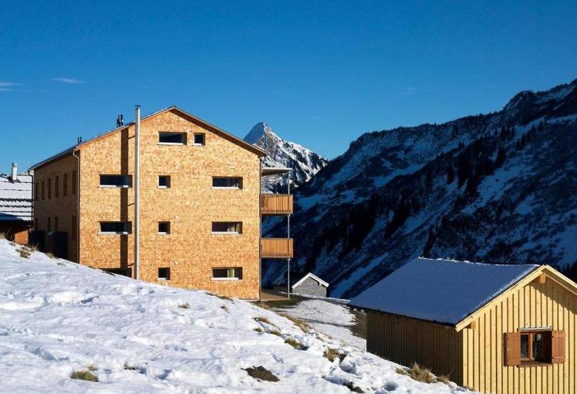 هتل Appartementhaus Schesaplana