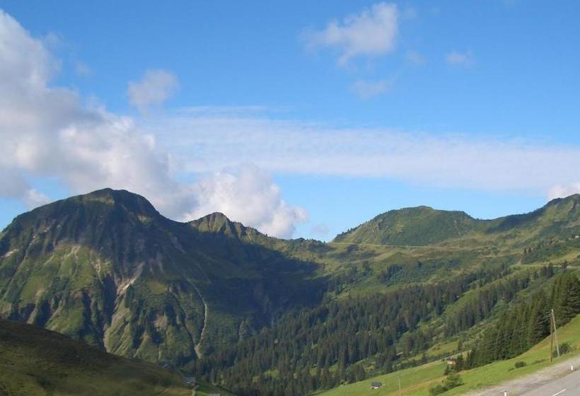 هتل Appartementhaus Schesaplana