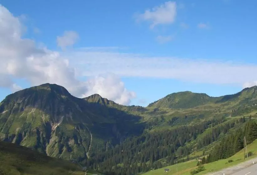هتل Appartementhaus Schesaplana
