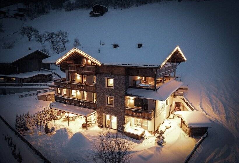 Отель Chalets & Apartments Wachterhof