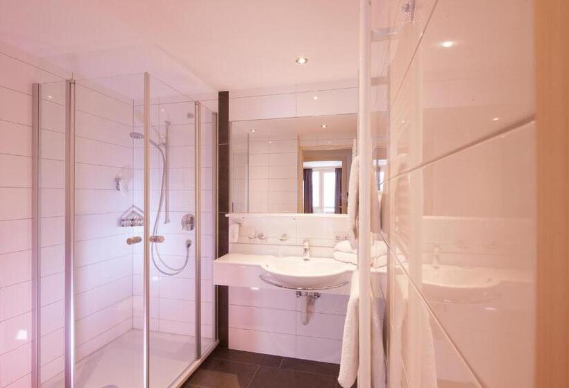 ホテル Dorfgasthof Adler