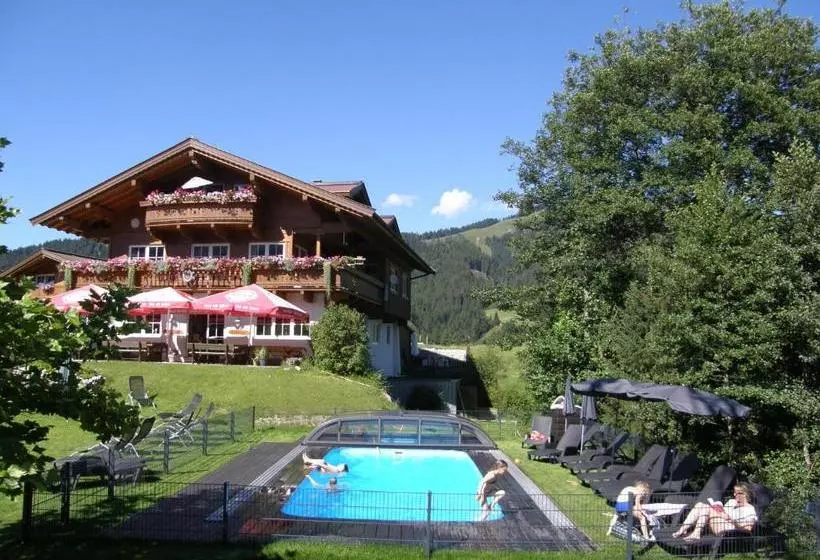 ホテル Feriendorf Wallenburg