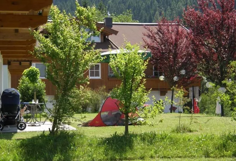 ホテル Feriendorf Wallenburg