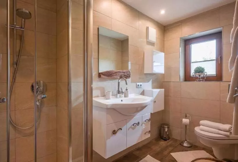 هتل Ferienwohnung Lentner