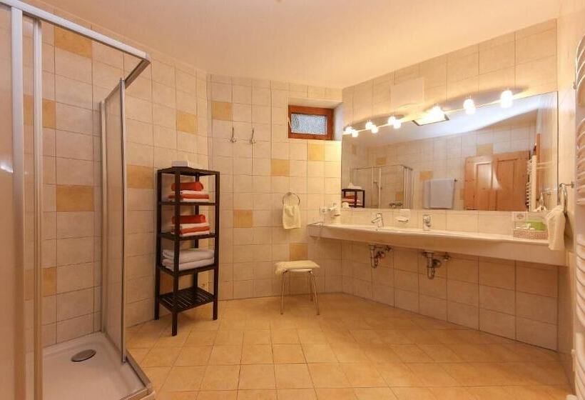 ホテル Forellenstube