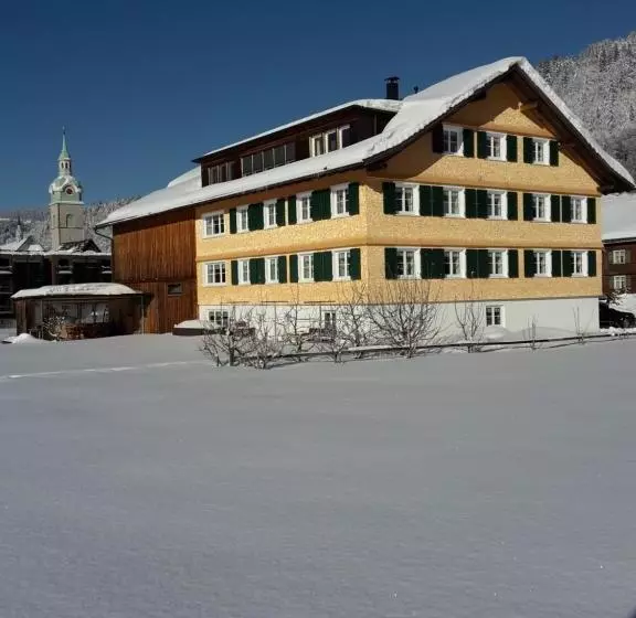 ホテル Gästehaus Appartements Egender