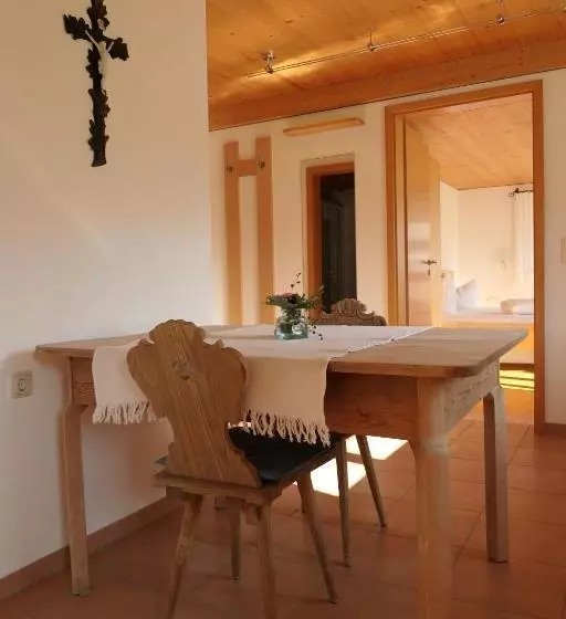 ホテル Gästehaus Appartements Egender