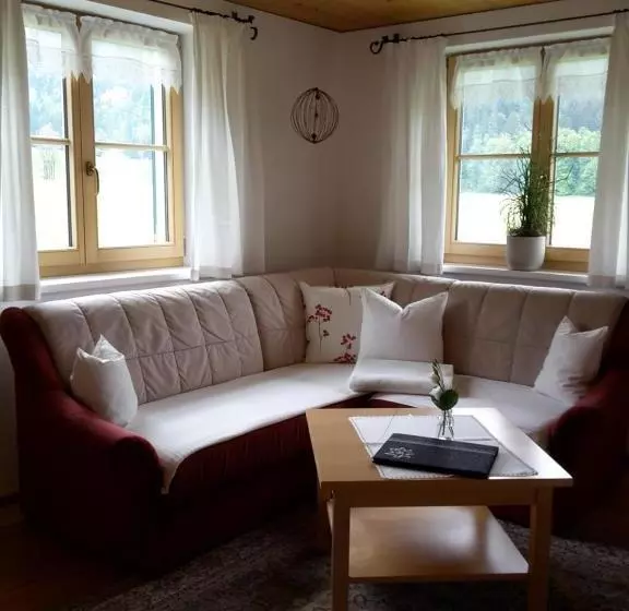 ホテル Gästehaus Appartements Egender