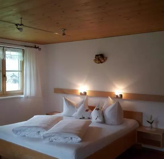 ホテル Gästehaus Appartements Egender