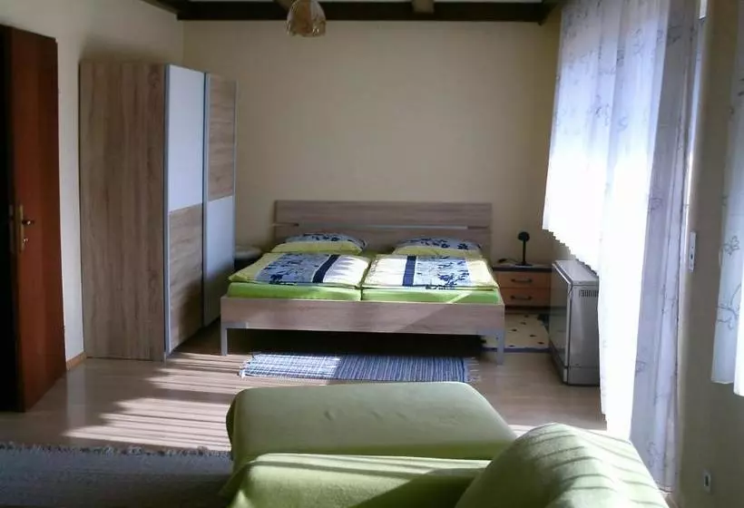 Hotelli Gästehaus Maria