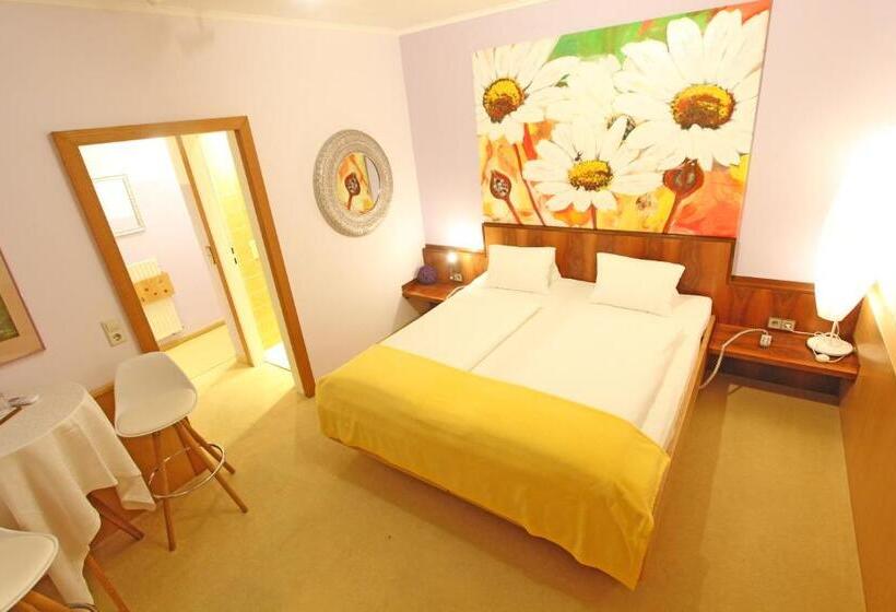 Отель Malerwinkl Restaurant + Kunst