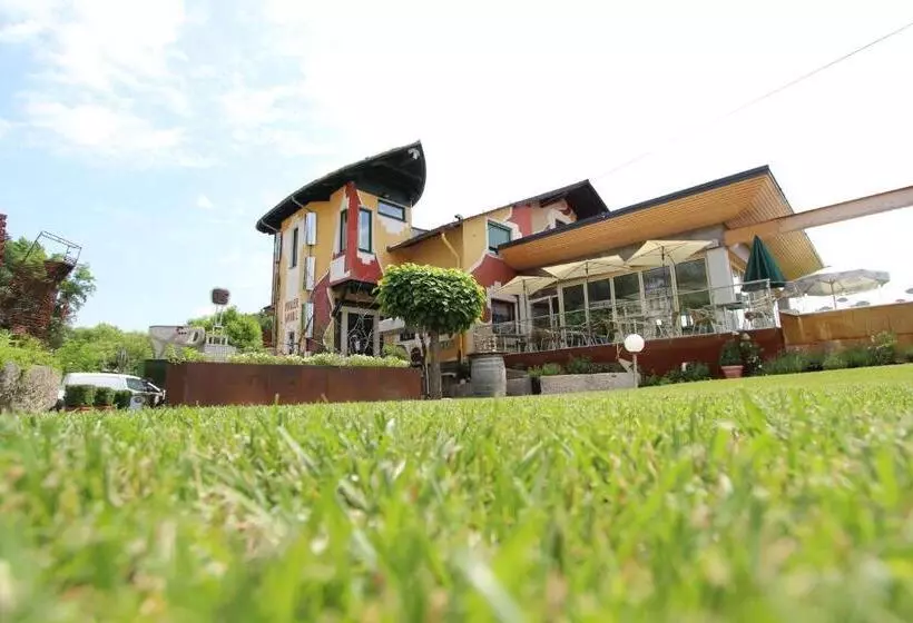 ホテル Malerwinkl Restaurant + Kunst