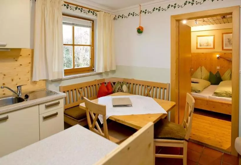 ホテル Appartement Ferienhof Ortnergut