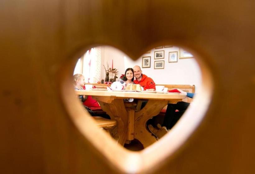 ホテル Appartement Ferienhof Ortnergut