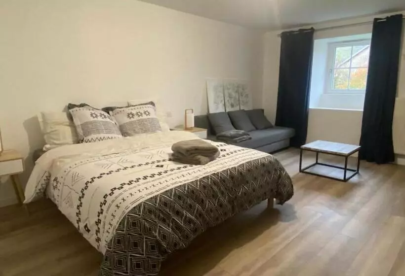 Aamiaismajoitus (B&B) Chez Odette Chambre Saule Pleureur