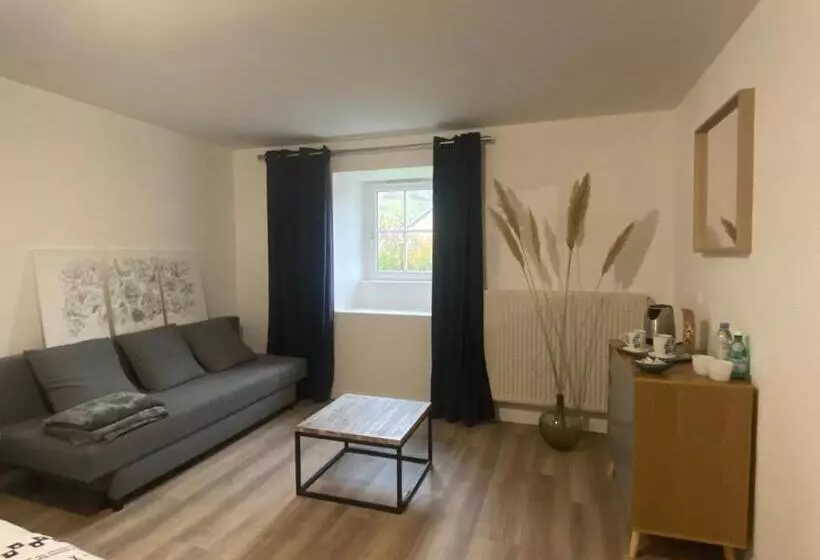 Aamiaismajoitus (B&B) Chez Odette Chambre Saule Pleureur