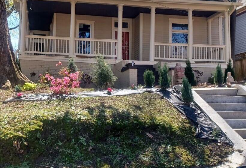 تختخواب و صبحانه Downtown Abbey @ Dodd