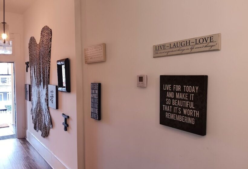 تختخواب و صبحانه Downtown Abbey @ Dodd