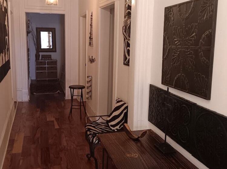 تختخواب و صبحانه Downtown Abbey @ Dodd