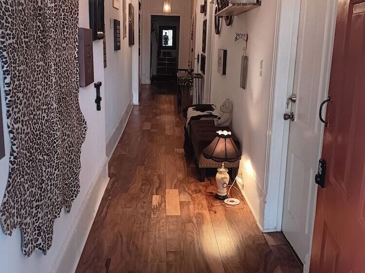 تختخواب و صبحانه Downtown Abbey @ Dodd