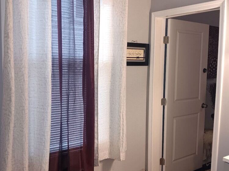 تختخواب و صبحانه Downtown Abbey @ Dodd