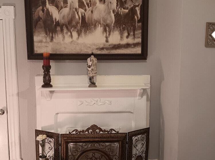 تختخواب و صبحانه Downtown Abbey @ Dodd