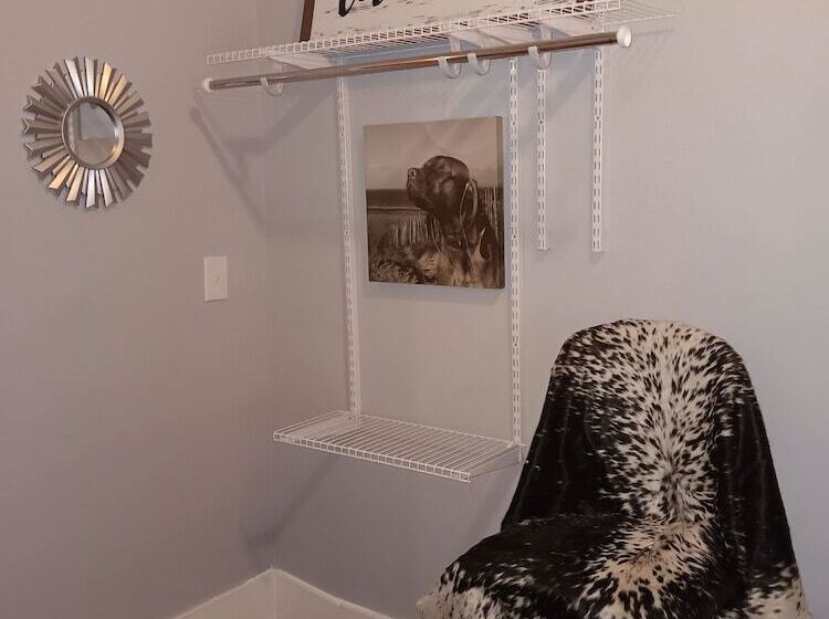 تختخواب و صبحانه Downtown Abbey @ Dodd