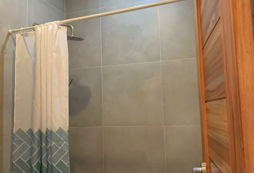 هتل Bahandi