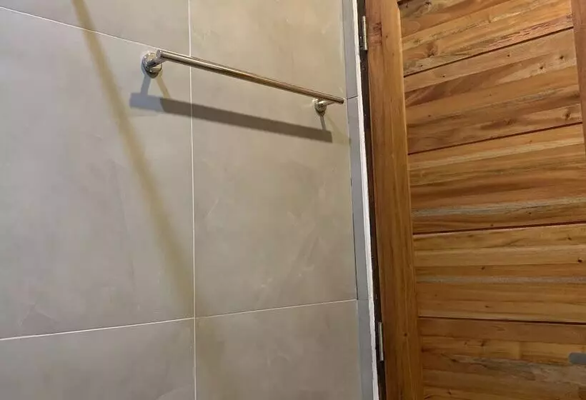 هتل Bahandi