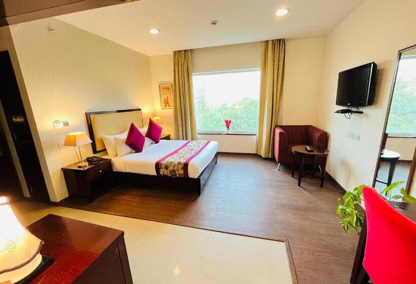 Corus Hotel & Banquets   Sector 14, Gurgaon Couple Friendly