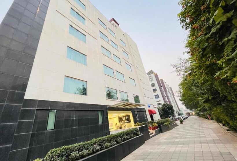 Corus Hotel & Banquets   Sector 14, Gurgaon Couple Friendly