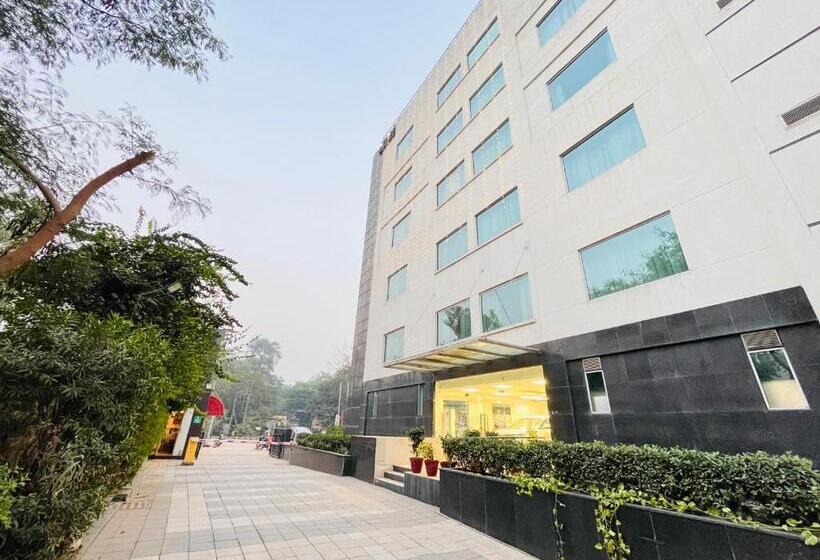 Corus Hotel & Banquets   Sector 14, Gurgaon Couple Friendly