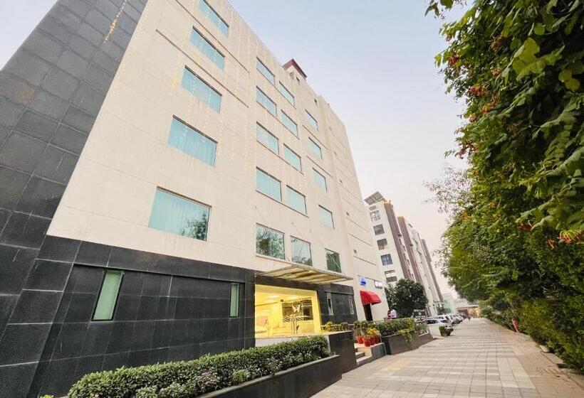 Corus Hotel & Banquets   Sector 14, Gurgaon Couple Friendly