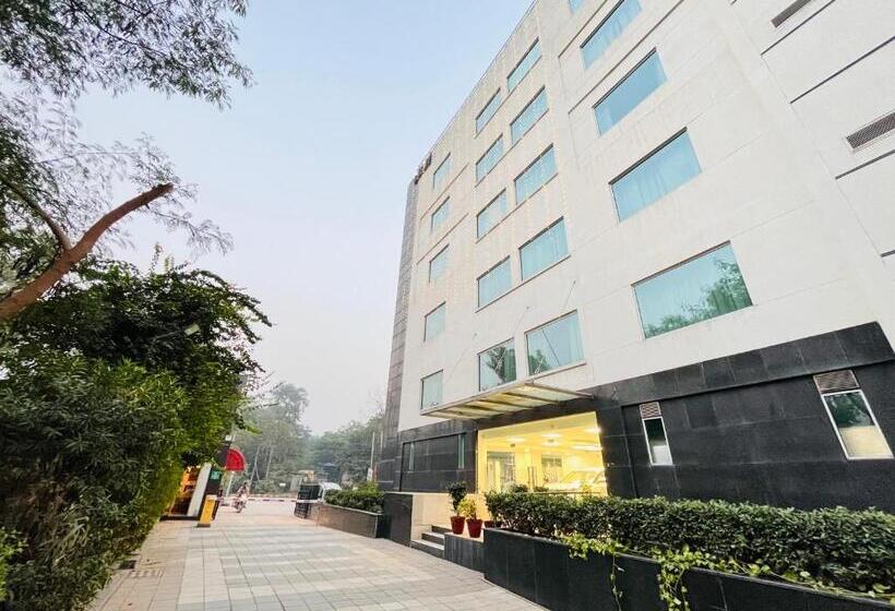 Corus Hotel & Banquets   Sector 14, Gurgaon Couple Friendly