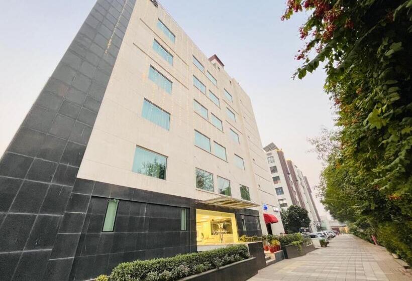 Corus Hotel & Banquets   Sector 14, Gurgaon Couple Friendly