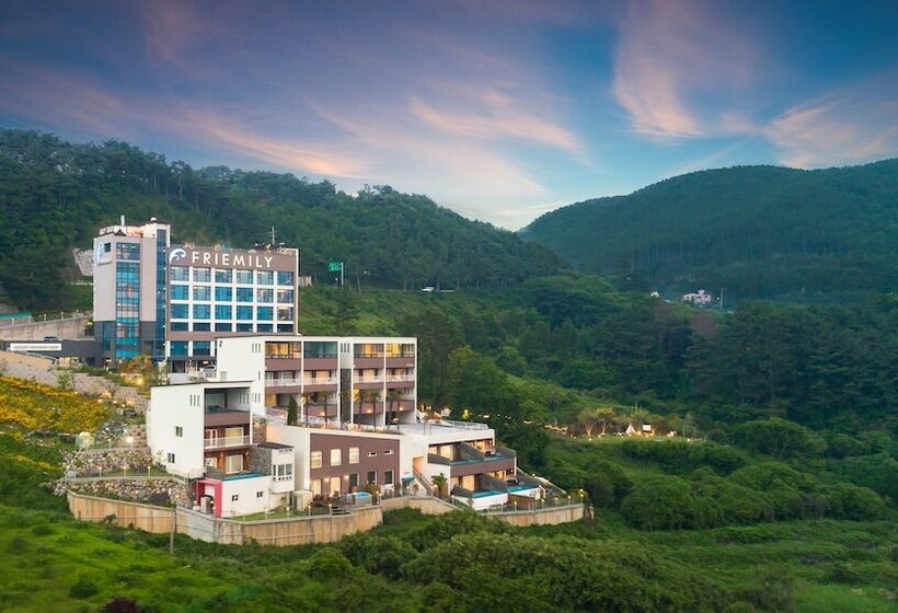 Hotel Friemily Poolvilla &