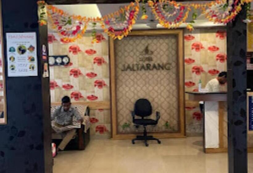 ホテル Jaltarang Kalmath