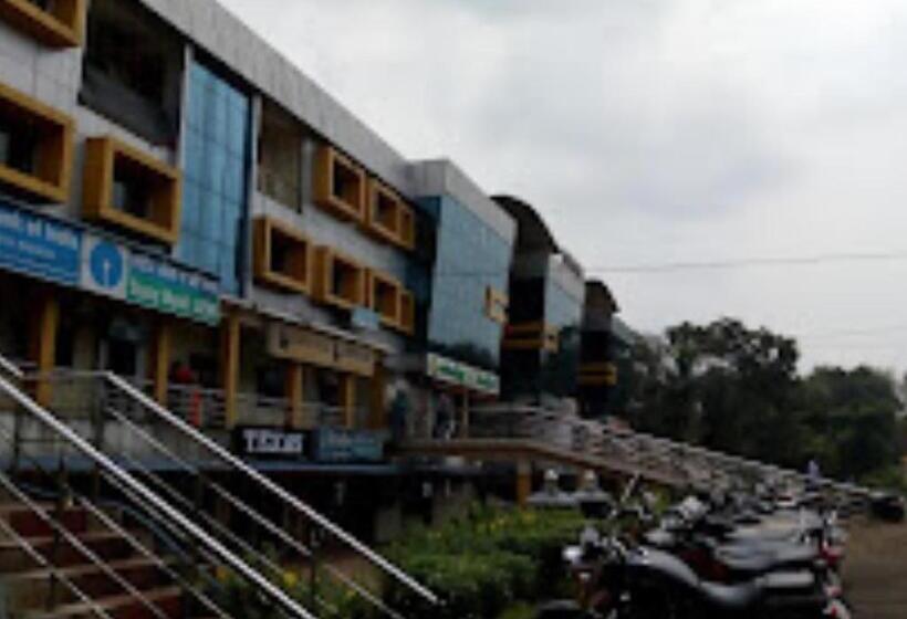 ホテル Jaltarang Kalmath