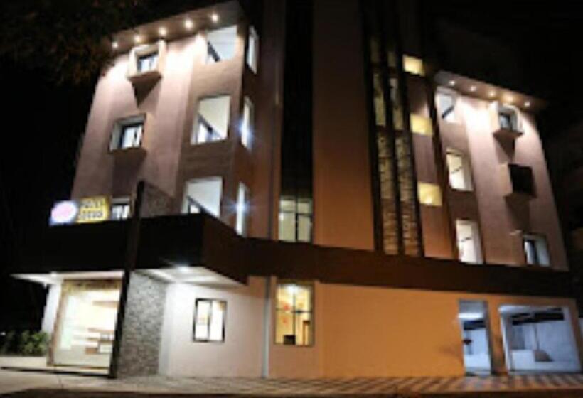 ホテル Lotus Chandrapur