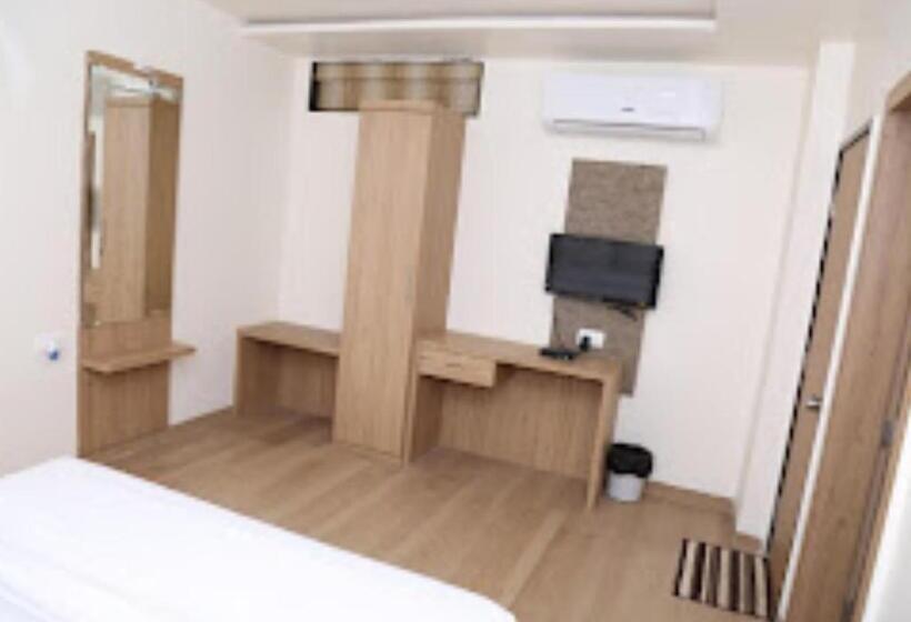 ホテル Lotus Chandrapur