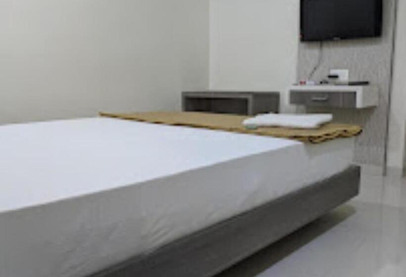 ホテル Lotus Chandrapur