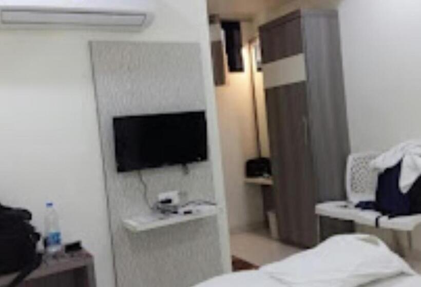 ホテル Lotus Chandrapur