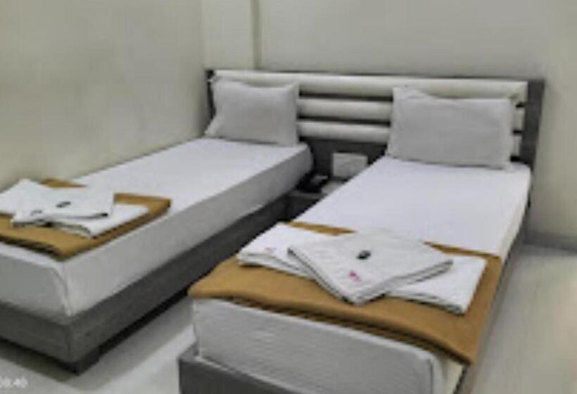 ホテル Lotus Chandrapur