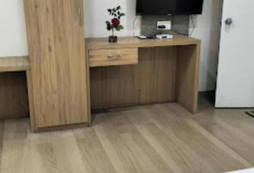 ホテル Lotus Chandrapur