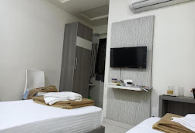 ホテル Lotus Chandrapur